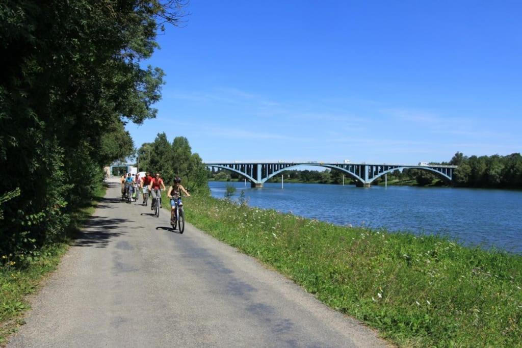 Tintin - Locationtournus Lägenhet Exteriör bild
